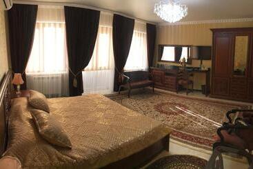 هتل Gostinitsa Grand