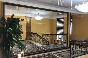 هتل Gostinitsa Grand
