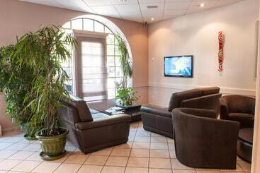 Logis Hotel Du Parc Restaurant   Le Rouget De Lisle
