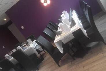 Logis Hotel Du Parc Restaurant Le Rouget De Lisle