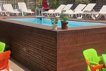 Sunrise Hotel Cameria
