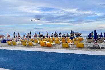 Sunrise Hotel Cameria