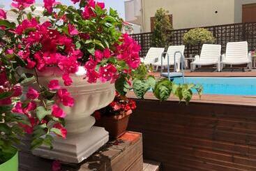 Sunrise Hotel Cameria