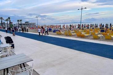 Sunrise Hotel Cameria