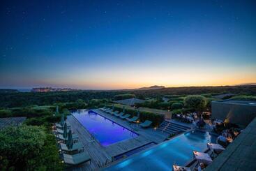هتل Hôtel & Spa Version Maquis Citadelle