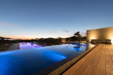 هتل Hôtel & Spa Version Maquis Citadelle