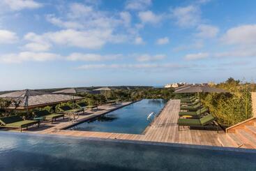 هتل Hôtel & Spa Version Maquis Citadelle