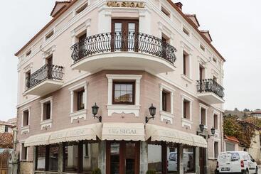 هتل Vila Sigal Korce