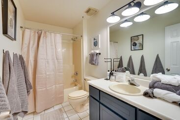 Bright Lynn Haven Home W/ Screened Porch & Yard!