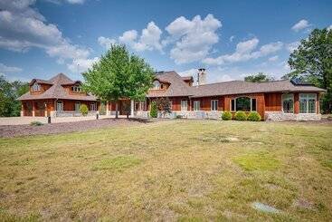 Cozy Fairfield Countryside Retreat With Patio!