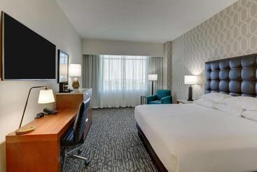 Drury Plaza Hotel Dallas Arlington