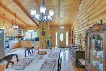 کلبه Serene Valley Bend Cabin Rental: 7 Private Acres!