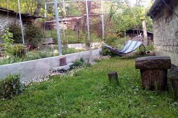 تختخواب و صبحانه Guest House Khatuna