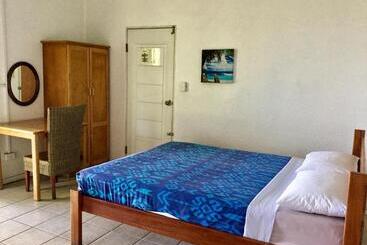 تختخواب و صبحانه Room With A View & Apartment Style