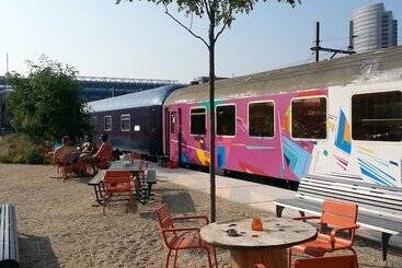 مسافرخانه Train Lodge Amsterdam