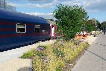 مسافرخانه Train Lodge Amsterdam