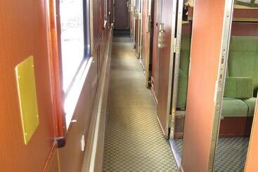 مسافرخانه Train Lodge Amsterdam