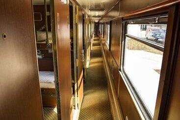 مسافرخانه Train Lodge Amsterdam