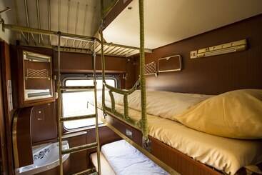 مسافرخانه Train Lodge Amsterdam