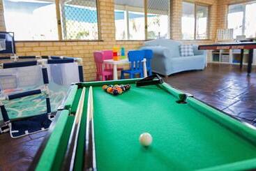 هتل Busselton Villas And Glamping Village