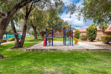 هتل Busselton Villas And Glamping Village