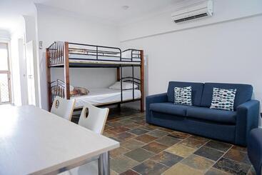 هتل Busselton Villas And Glamping Village