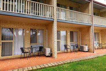 هتل Busselton Villas And Glamping Village