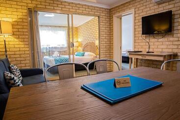 هتل Busselton Villas And Glamping Village