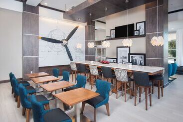 هتل Hampton Inn & Suites Lax El Segundo