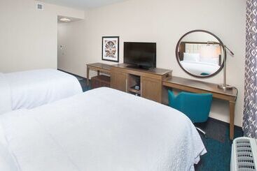 هتل Hampton Inn & Suites Lax El Segundo