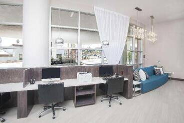 هتل Hampton Inn & Suites Lax El Segundo