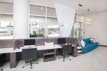 هتل Hampton Inn & Suites Lax El Segundo