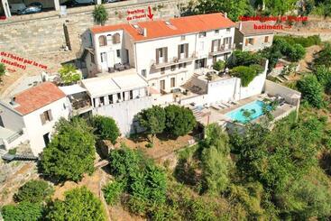 هتل Hôtel Villa Les Orangers