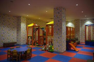 هتل Qafqaz Tufandag Mountain Resort