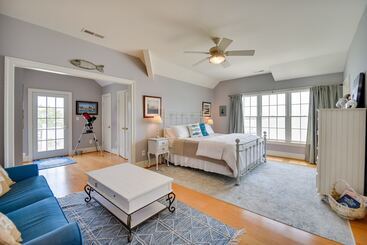 קוטג'' Bayfront White Stone Escape W/ Private Beach!