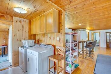 بيت ريفى Lakeview Maine Retreat W/ Fire Pit, Grill & Canoe