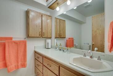 Charming Elko Home W/ Pool Table!