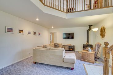 Charming Elko Home W/ Pool Table!