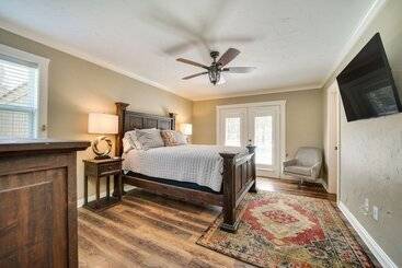 Charming Texarkana Home: Lake & Pool Access!