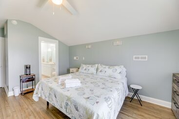 コテージ Emerald Isle Retreat   Steps Away From Beach!