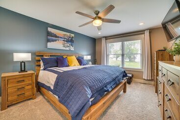 Houghton Lake Home W/ Private Dock + Kayaks!