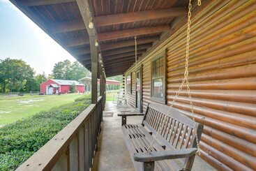 Kilgore Gem: Pet Friendly Cabin W/ Duck Pond!