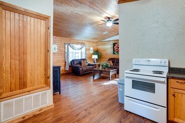 Kilgore Gem: Pet Friendly Cabin W/ Duck Pond!