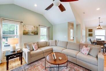 Kill Devil Hills Retreat W/ Gas Grill & Deck!