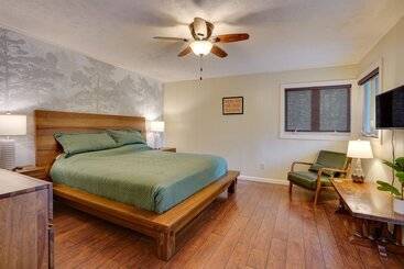 קוטג'' Lakefront Cadiz Home W/ Hot Tub!