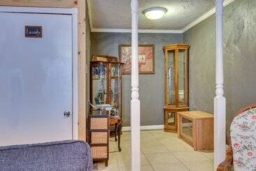 Lawton Home W/ Deck, Near Casinos + Museums!