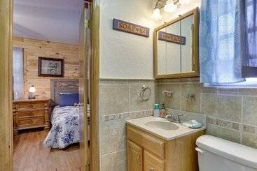 Lawton Home W/ Deck, Near Casinos + Museums!