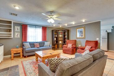 Lawton Home W/ Deck, Near Casinos + Museums!