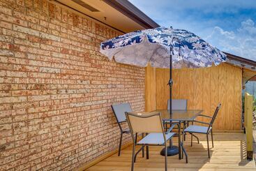 Lawton Home W/ Deck, Near Casinos + Museums!