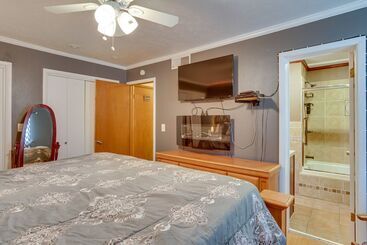 Lawton Home W/ Deck, Near Casinos + Museums!